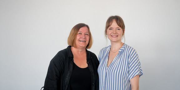 Frontale Aufnahme von Martina Stackelbeck und Elisabeth Brenker