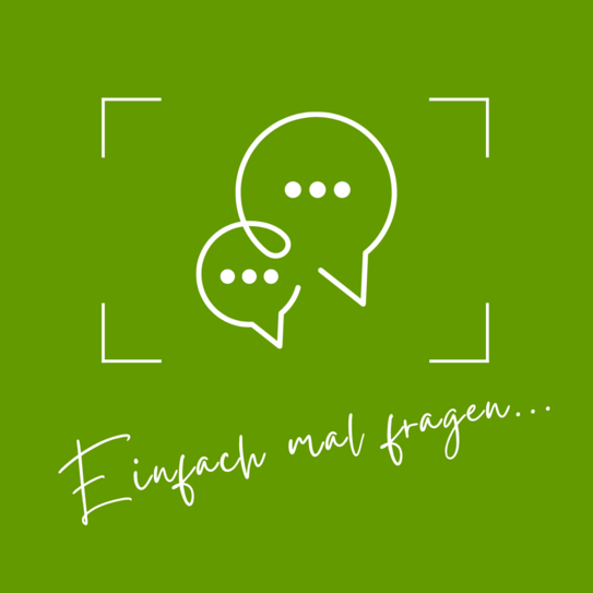 Two speech bubbles in the middle of a green field.