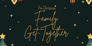 Pre-Christmas Party Einladung. Text hierfür steht mittig im Bild, der Hintergrund ist schwarz mit bunter Weihnachtsdeko verziert. Rechts und links am Bildrand ragen geschmückte Tannenbäume ins Bild.