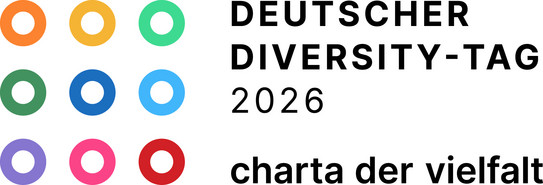 Multicolored circles with white centers are arranged in two vertical columns. To the right, uppercase text reads: 'DEUTSCHER DIVERSITY TAG 2026'. Below, lowercase text reads: 'charta der vielfalt'. The text is black on a white background.