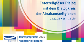 Das Bild zeigt ein farbenfrohes, abstraktes Design mit vertikalen Streifen in verschiedenen Farben, die eine harmonische und einladende Atmosphäre schaffen. In der Mitte des Bildes steht in großen, blauen Buchstaben der Titel "Interreligiöser Dialog mit dem Dialogkreis der Abrahamreligionen". Darunter sind das Datum "28.10.25" sowie die Uhrzeit "16 – 18 Uhr" zu sehen. Am unteren Rand befindet sich das Logo von UA RUHR zusammen mit dem Hinweis auf das Jahresprogramm 2025 zur Antidiskriminierung. Die Gesamtgestaltung vermittelt einen Eindruck von Vielfalt und Offenheit für interreligiösen Austausch und Dialog.