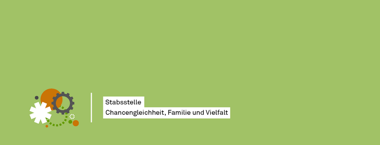 Grüne Fläche mit drei Zahnrädern unten links und Text 'Stabsstelle Chancengleichheit, Familie und Vielfalt'