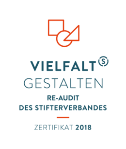 Red logo with a square, circle, and triangle above the text 'VIELFALT GESTALTEN RE-AUDIT DES STIFTERVERBANDES ZERTIFIKAT 2018' in uppercase letters.