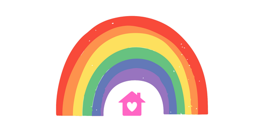Bunter Regenbogen mit einem kleinen Haus und Herzsymbol darunter