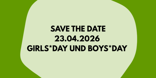 Grüner Hintergrund mit einer hellgrünen, organisch geformten Fläche in der Mitte. Darauf steht in großer schwarzer Schrift: ‚Save the Date – 23.04.2026 – GirlsDay und BoysDay‘.