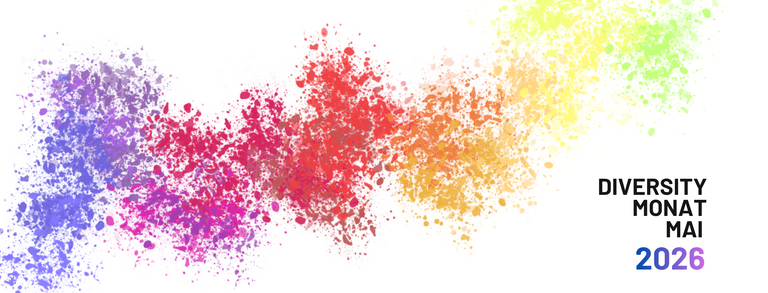 Bunte Farbspritzer in Regenbogenfarben mit dem Text 'DIVERSITY MONAT MAI 2026' rechts daneben
