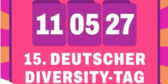 Plakat mit dem Schriftzug 'SAVE the DATE 11 05 27 15. DEUTSCHER DIVERSITY-TAG' vor einem strahlenförmigen Hintergrund